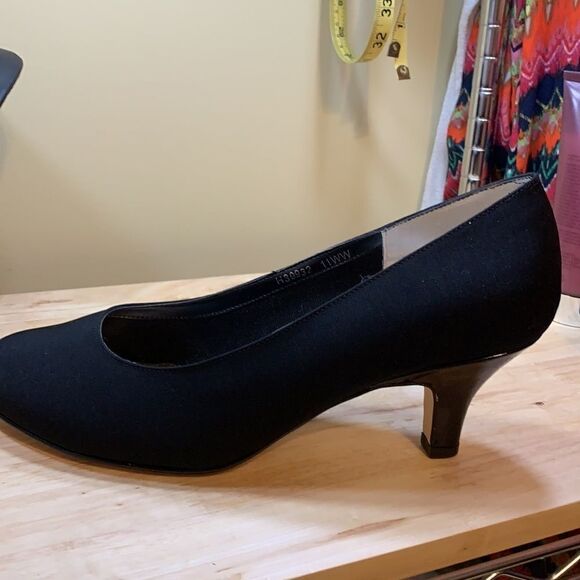 NWOT size 11WW pump heels 2” - Picture 2 of 7